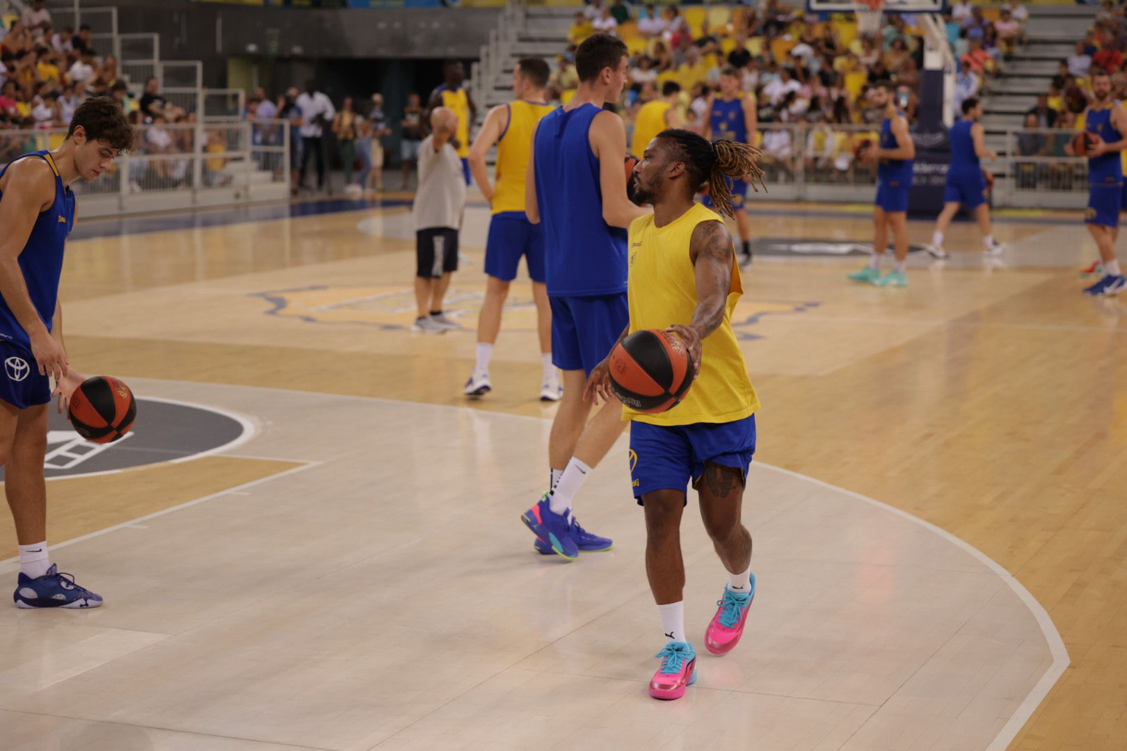 Puertas abiertas al espectáculo en el Arena