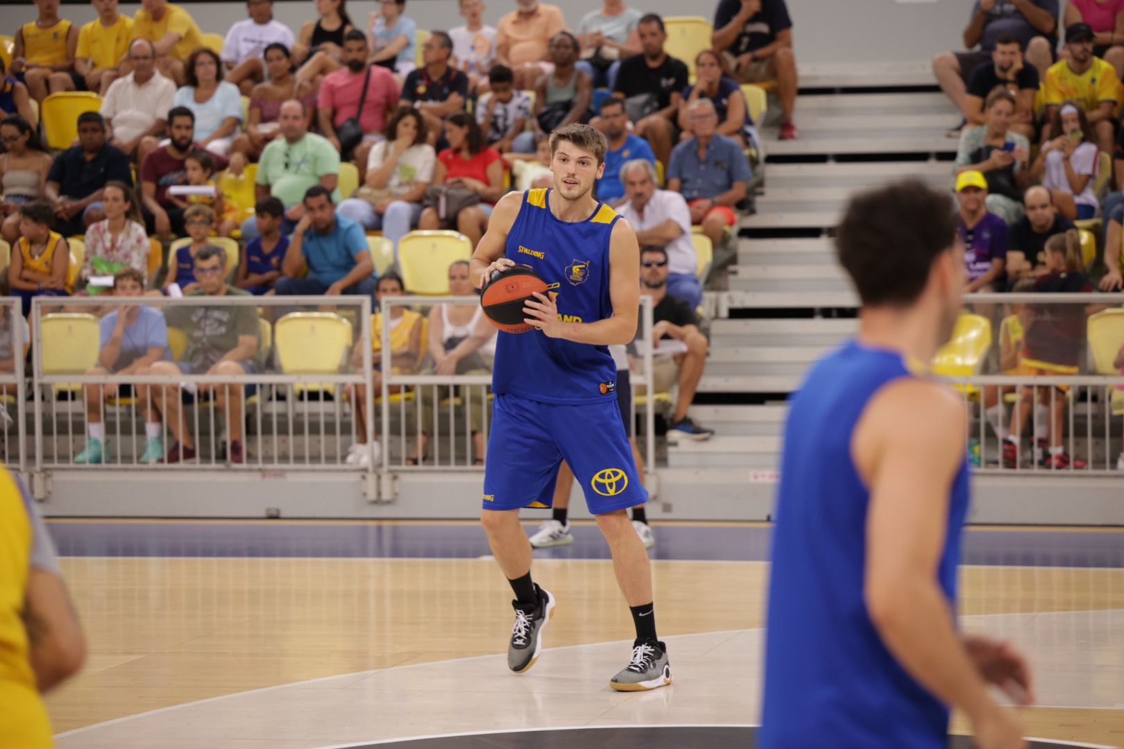 Puertas abiertas al espectáculo en el Arena