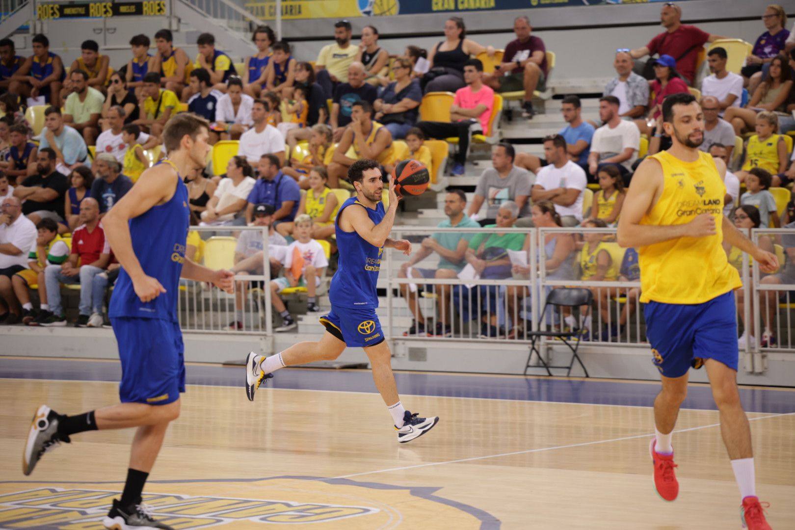Puertas abiertas al espectáculo en el Arena