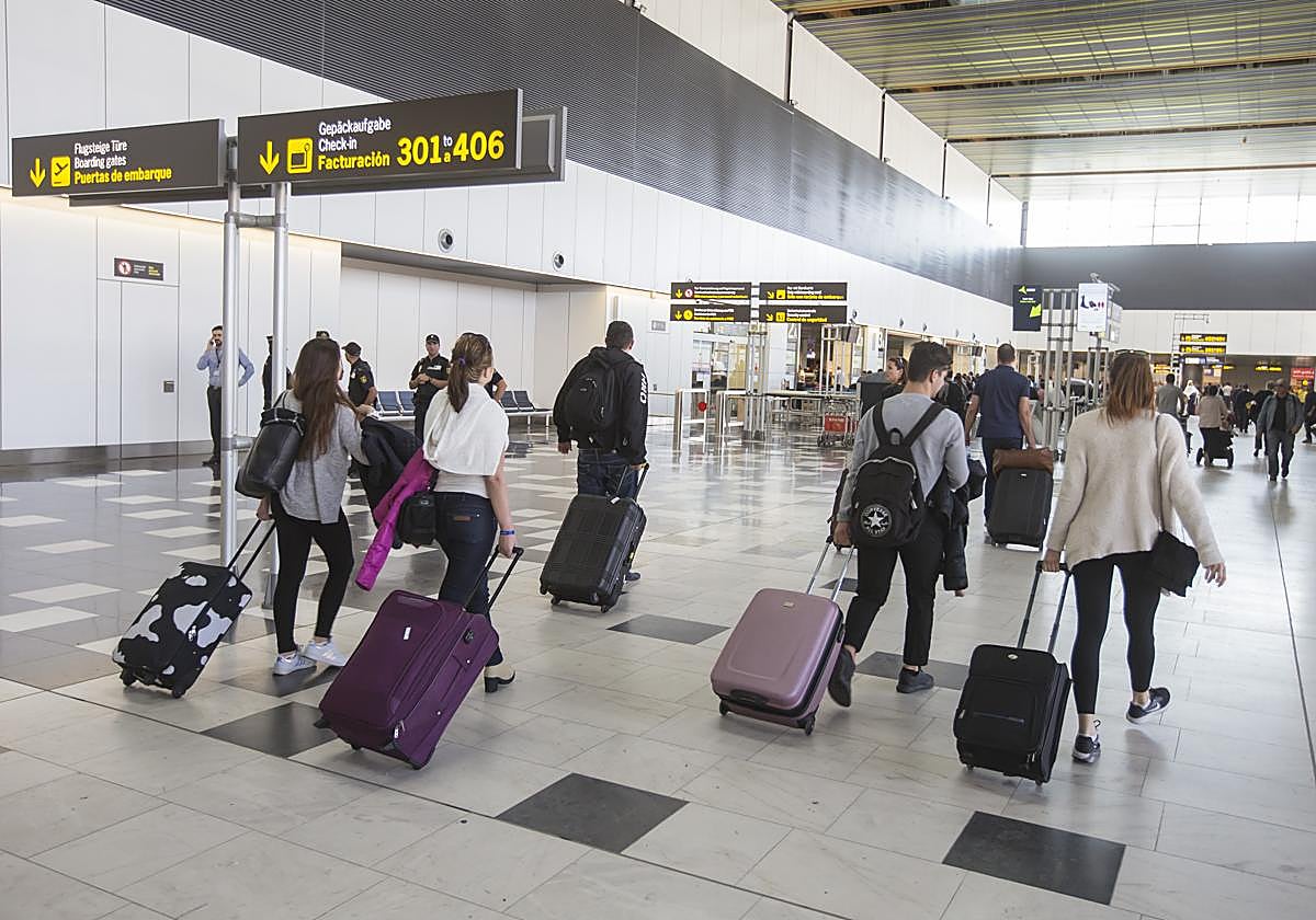 Imagen de pasajeros en el aeropuerto de Gran Canaria.
