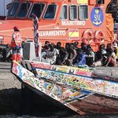 Rescatan a 65 migrantes en aguas de Canarias en las últimas horas
