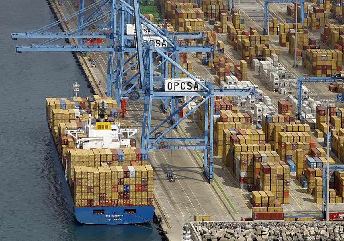 El tráfico de trasbordo es el que se verá más afectado con los derechos de emisión.