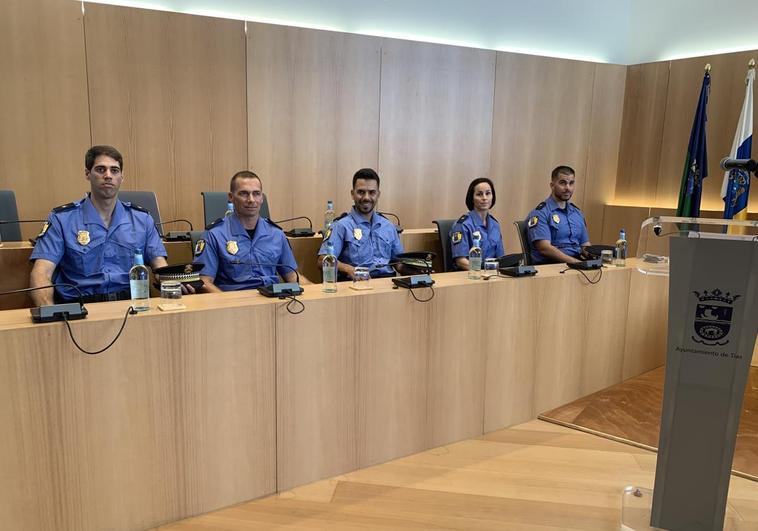 Cinco policías locales de Tías toman posesión