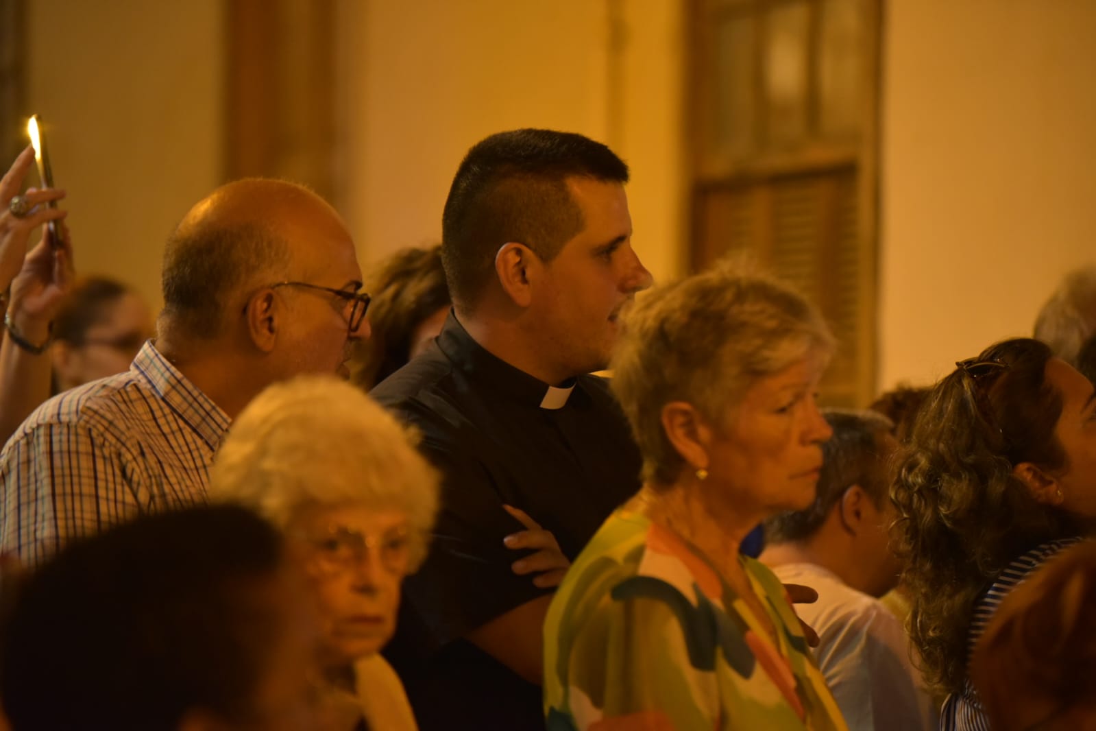 San Juan se cubre de fieles con la procesión del Cristo de Telde