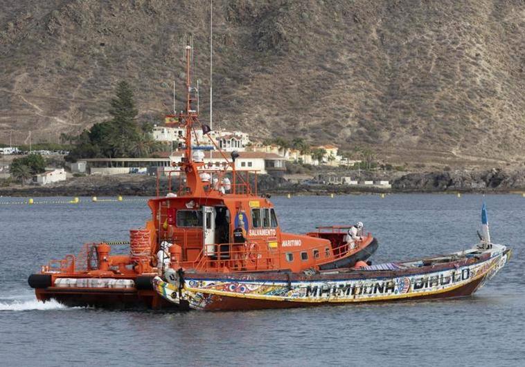 Rescatan un cayuco con 139 personas a bordo en aguas cercanas a Tenerife