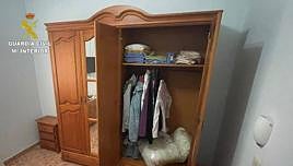 Detenido un hombre que esperaba a su víctima dentro de un armario para atacarla por sorpresa en Vecindario