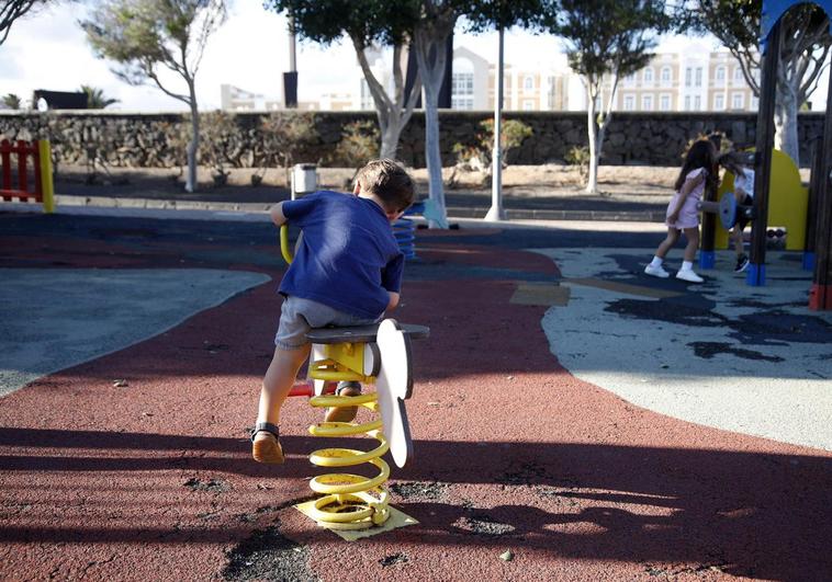 Arrecife halla empresa para mantener los parques infantiles