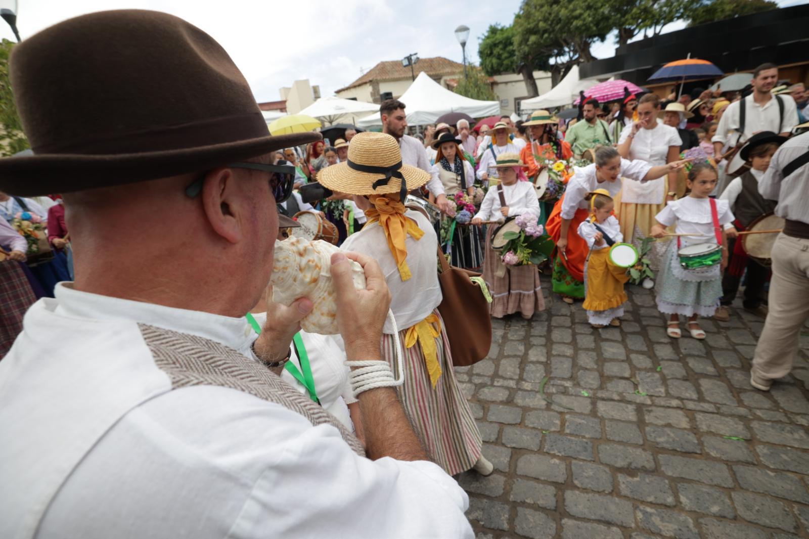 Guía honra a su Virgen