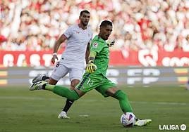 Valles despeja en el Pizjuán.