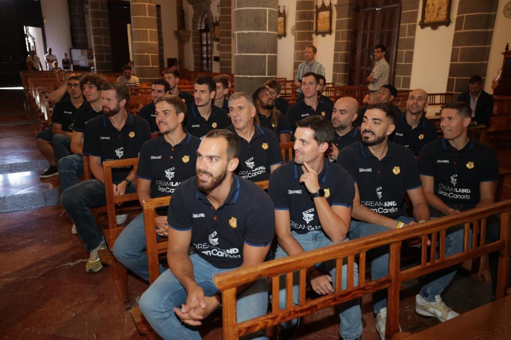 El CB Gran Canaria visita a la Virgen del Pino