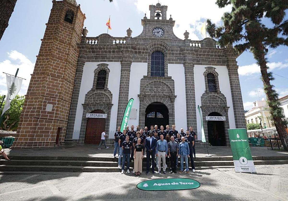 El CB Gran Canaria visita a la Virgen del Pino