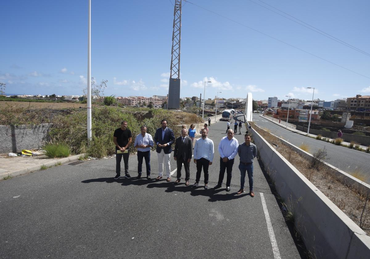 Imagen principal - Cabildo y Telde quitarán la torreta eléctrica del viaducto más de 12 años después
