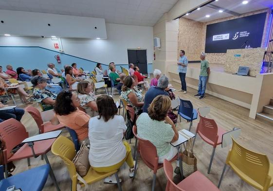 50 alumnos se matriculan en el segundo curso del Diploma de Estudios Científicos y Tecnológicos