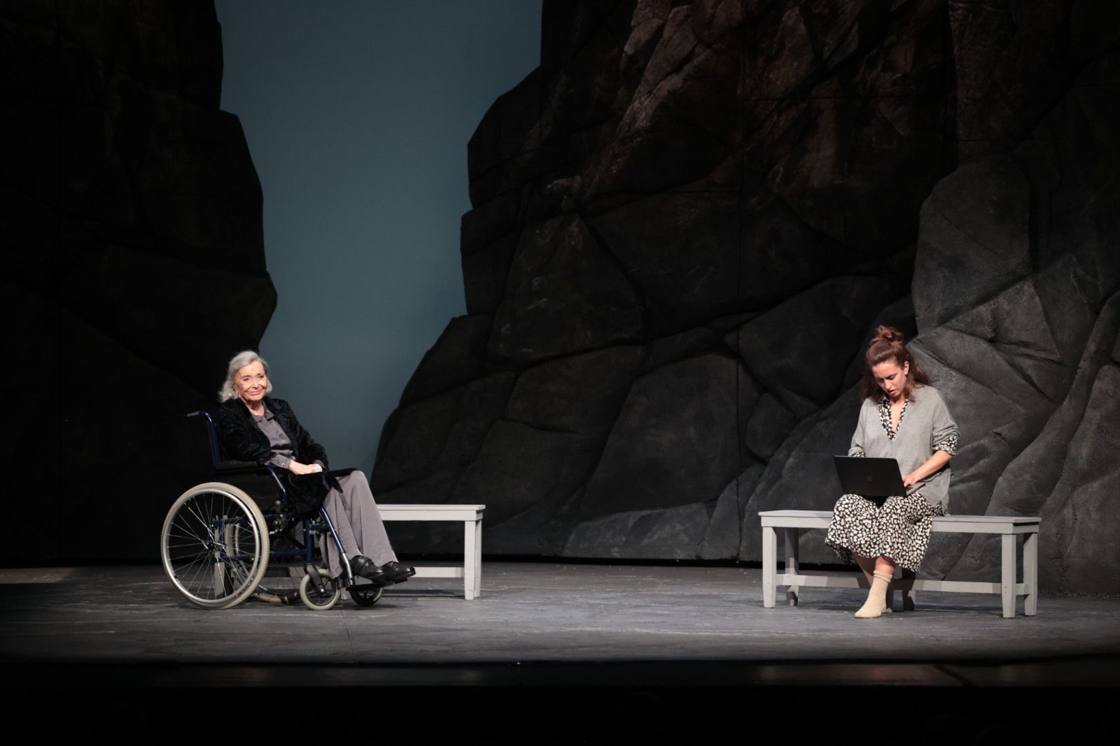 Ambiente a las puertas del Cuyás por el estreno de la obra de Nuria Espert y Mario Gas