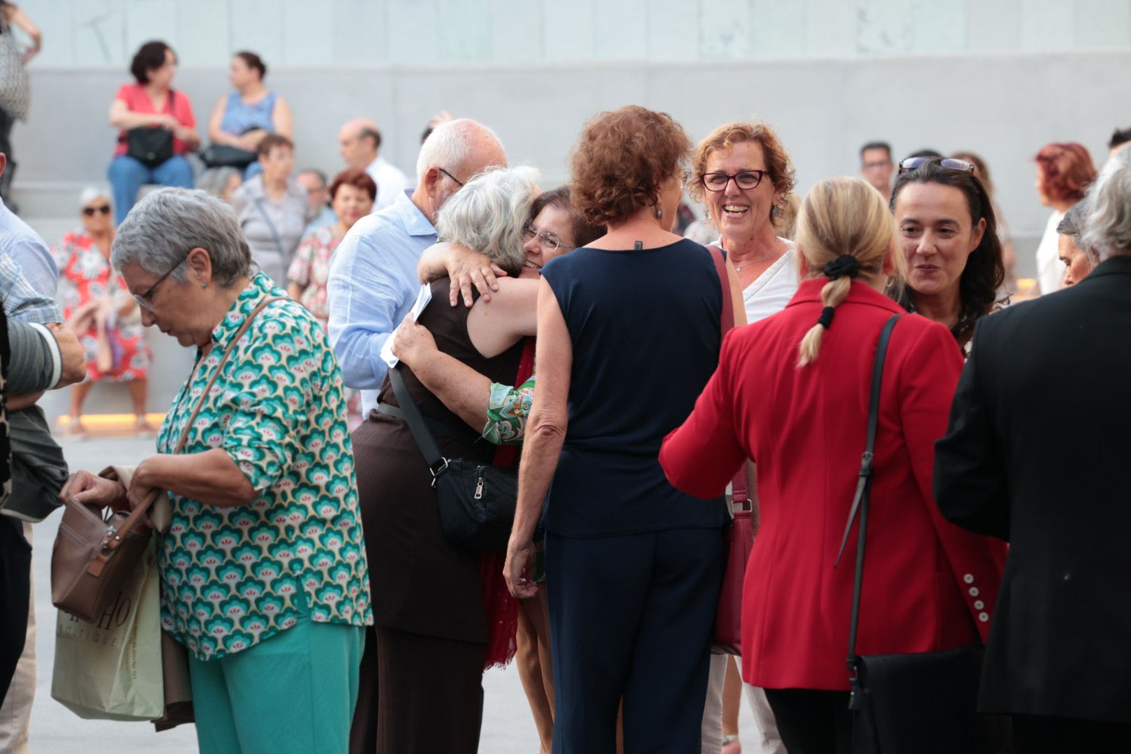 Ambiente a las puertas del Cuyás por el estreno de la obra de Nuria Espert y Mario Gas