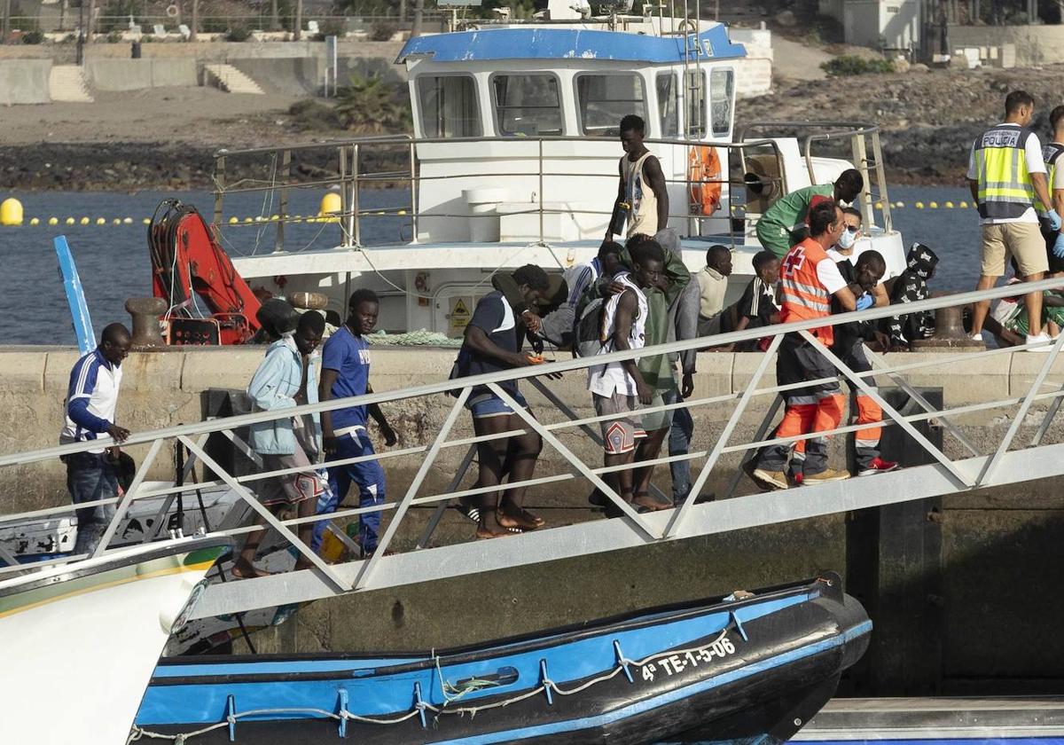 58 men of sub-Saharan origin rescued near the south of Gran Canaria