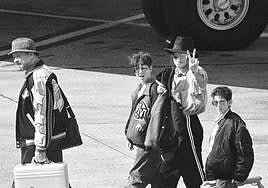 Michael Jackson en el momento de abandonar Tenerife en Los Rodeos.