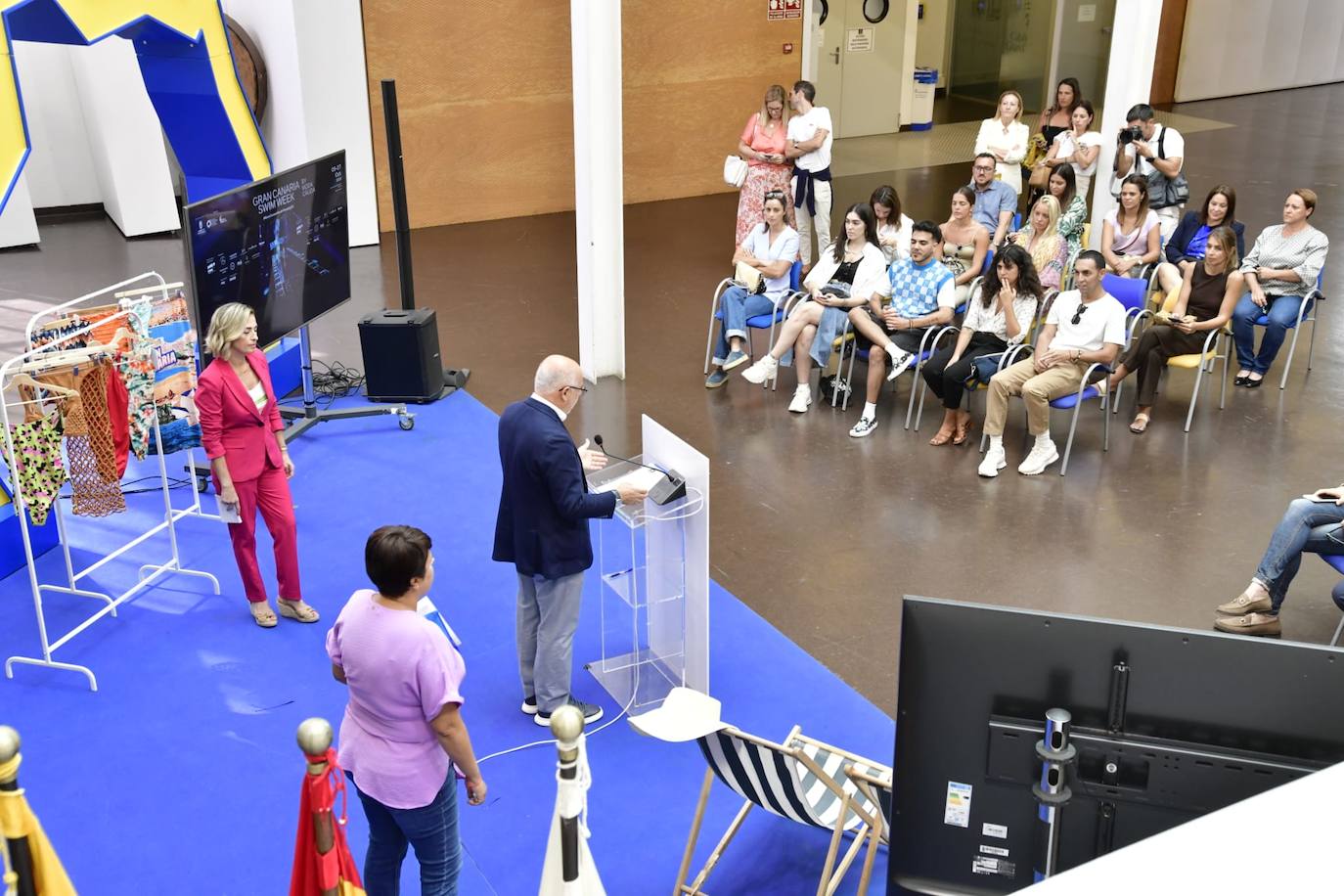 Presentación de Moda Cálida en imágenes