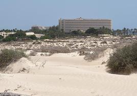 El hotel y apartamentos Oliva Beach, que está pendiente de la licencia de reforma desde 2017.