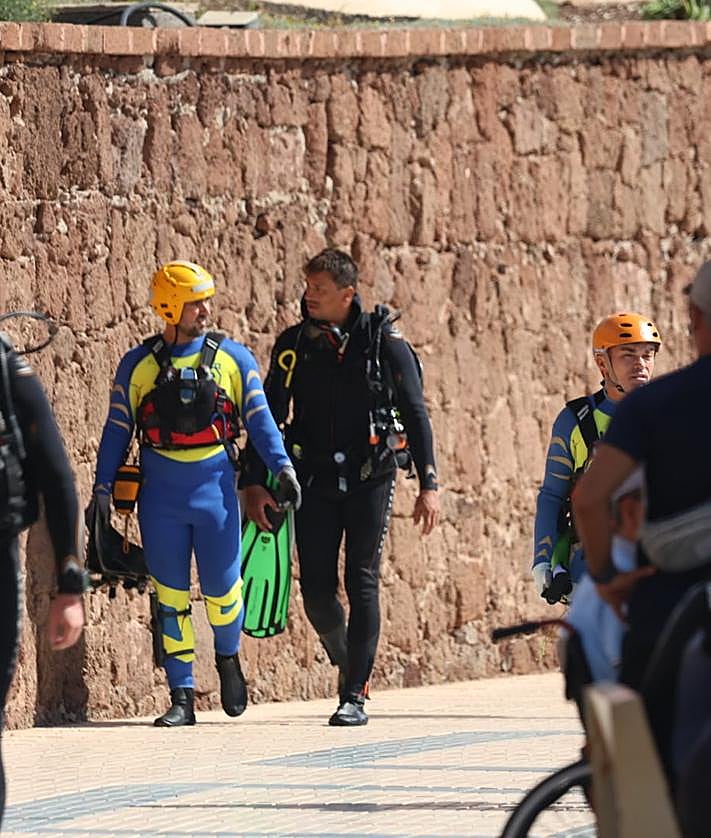 Imagen secundaria 2 - Imágenes del rescate, que tuvo lugar en la mañana de este jueves.