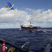 Imagen del pesquero interceptado en aguas próximas a Cabo Verde, el cual fue remocaldo finalmente a Arrecife (Lanzarote).