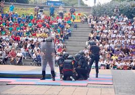 Celebración del Día de la Policía Nacional, ante escolares, en el Parque Juan Pablo II.