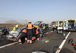 Bomberos en un servicio.