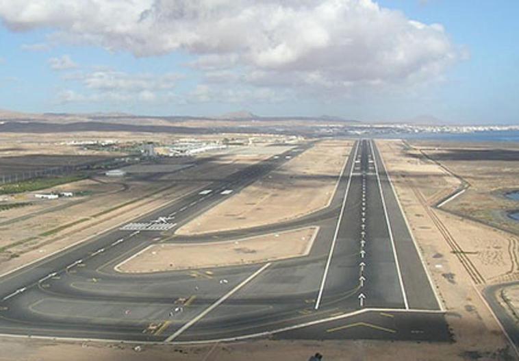 El pinchazo de una avioneta provoca el desvío de tres aviones en Fuerteventura