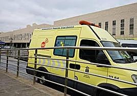 Ambulancia en el Hospital Doctor Negrín.