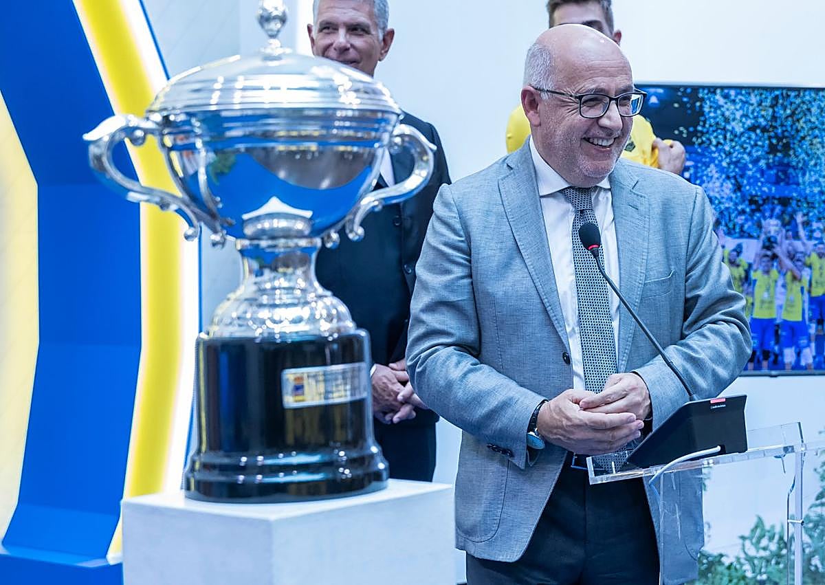 Imagen secundaria 1 - Agasajo del Cabildo al CV Guaguas por la Supercopa recién conquistada