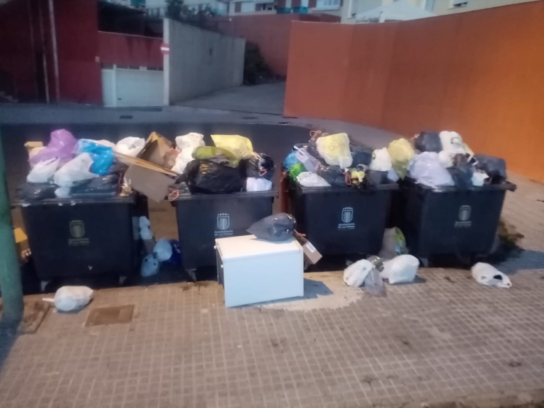 Darias dice que la cesión de la recogida a FCC es puntual y el PP cree que es ilegal