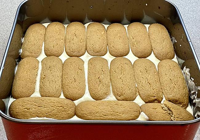 Volvemos a cubrir con los bizcochos