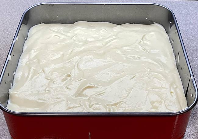 Cubrimos por completo con la crema restante