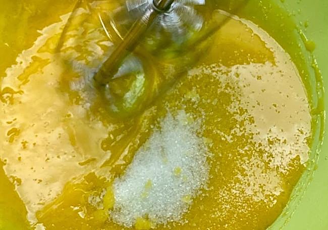 Iremos añadiendo el azúcar