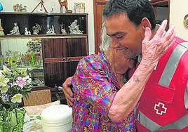 Imagen de archivo del servicio de ayuda con la comida que presta Cruz Roja en la ciudad.