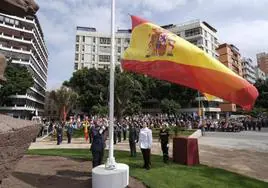 Imagen del acto del izado de bandera y desfile como acto previo al 12 de octubre del año pasado.