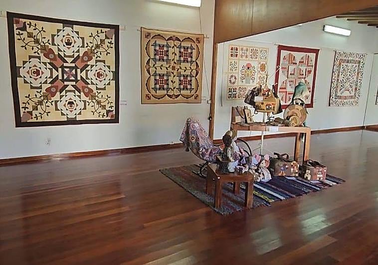 Imagen de la exposición de Patchwork que ya se puede visitar en la Casa de la Juventud y la Sala de Exposiciones La Caldereta.