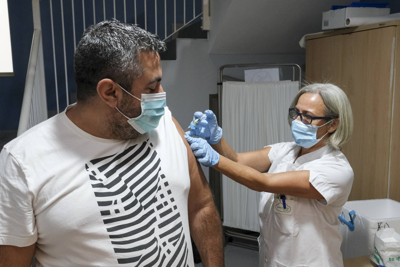 Canarias empieza la campaña vacunal contra la gripe y la covid el 16 de octubre