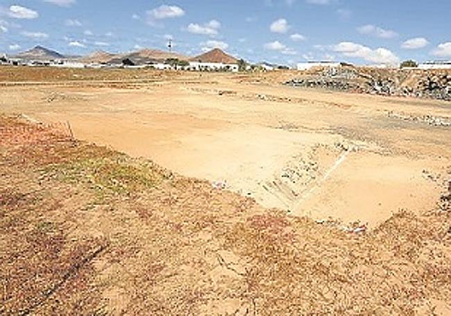 Solar donde se puso la primera piedra de la residencia fallida.