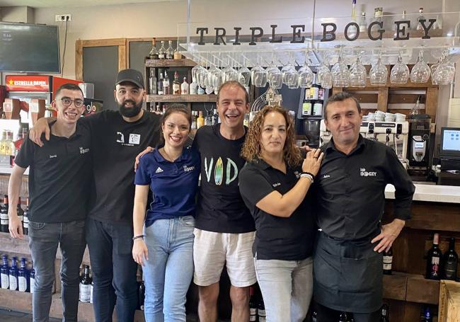El equipo de Triple Bogey, de izquierda a derecha, Davis, Saúl, Verónica, Curro, Silvia y Jairo