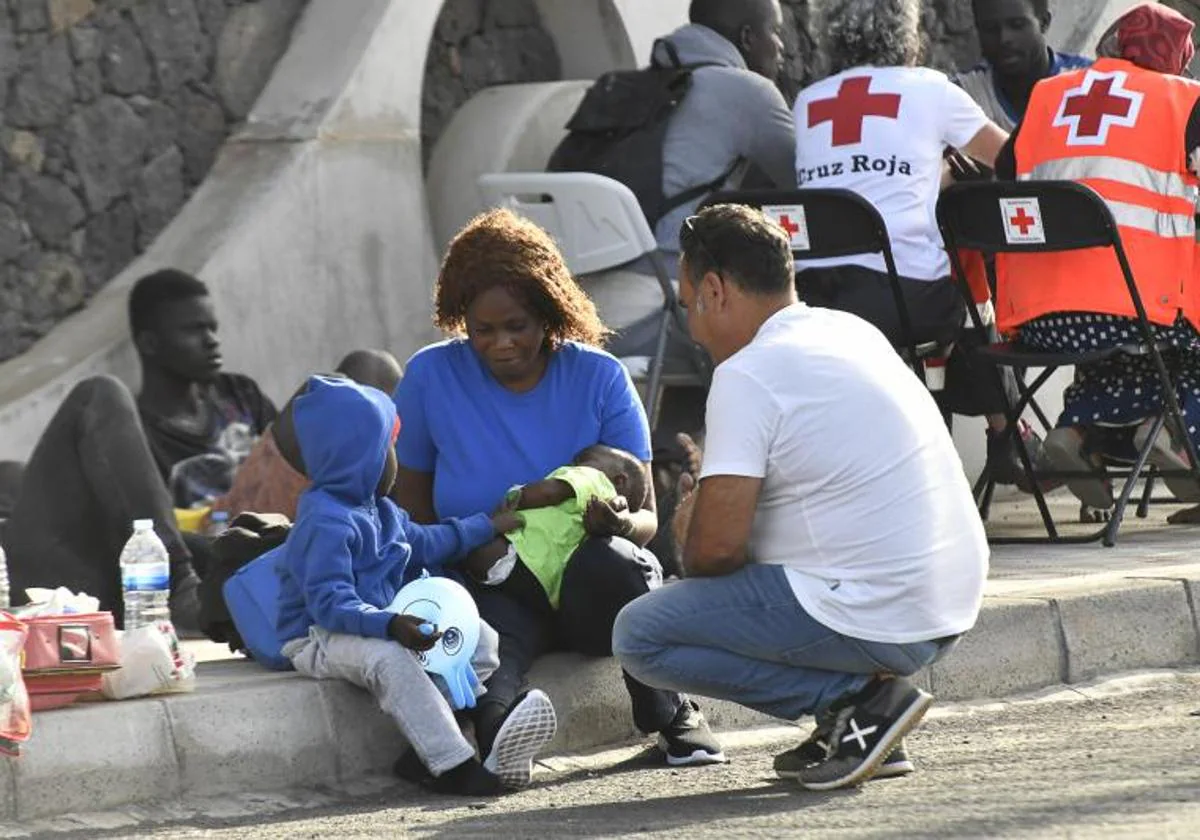 Acuerdan el «traslado solidario» de 347 menores migrantes no acompañados desde Canarias
