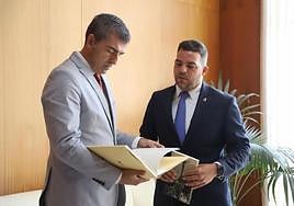 Encuentro en el Cabildo entre Manuel Domínguez y Jacobo Medina.