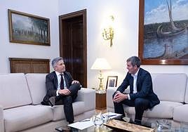 El ministro de Interior, Grande Marlaska, y el presidente Clavijo (d) se vuelven a reunir este lunes.