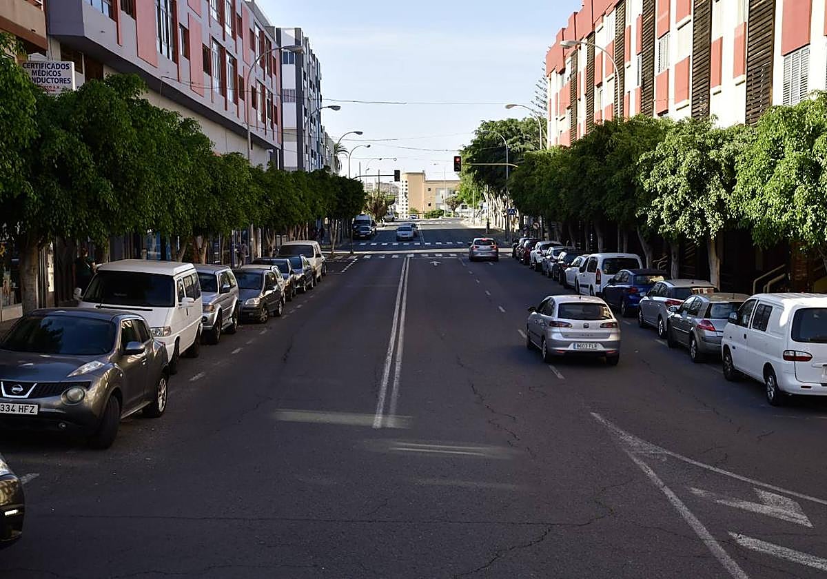 Vista de la céntrica calle Poeta Pablo Neruda, en el barrio de San Gregorio.