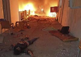 Imagen de daños y víctimas causados por un bombardeo este martes en un hospital de Gaza.