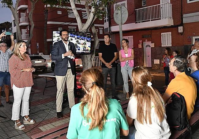 María G. Calderín, Sergio Ramos, Iván Sánchez y Carmen Batista, este miércoles, en Salinetas.