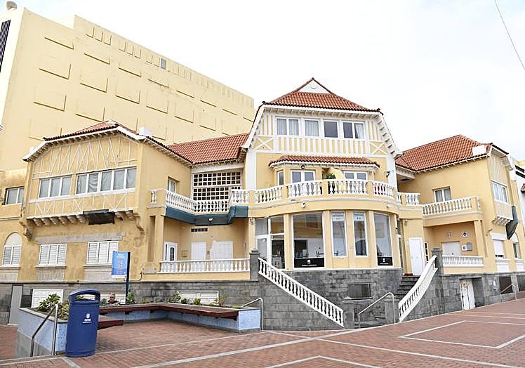 Casa de Mesa y López.