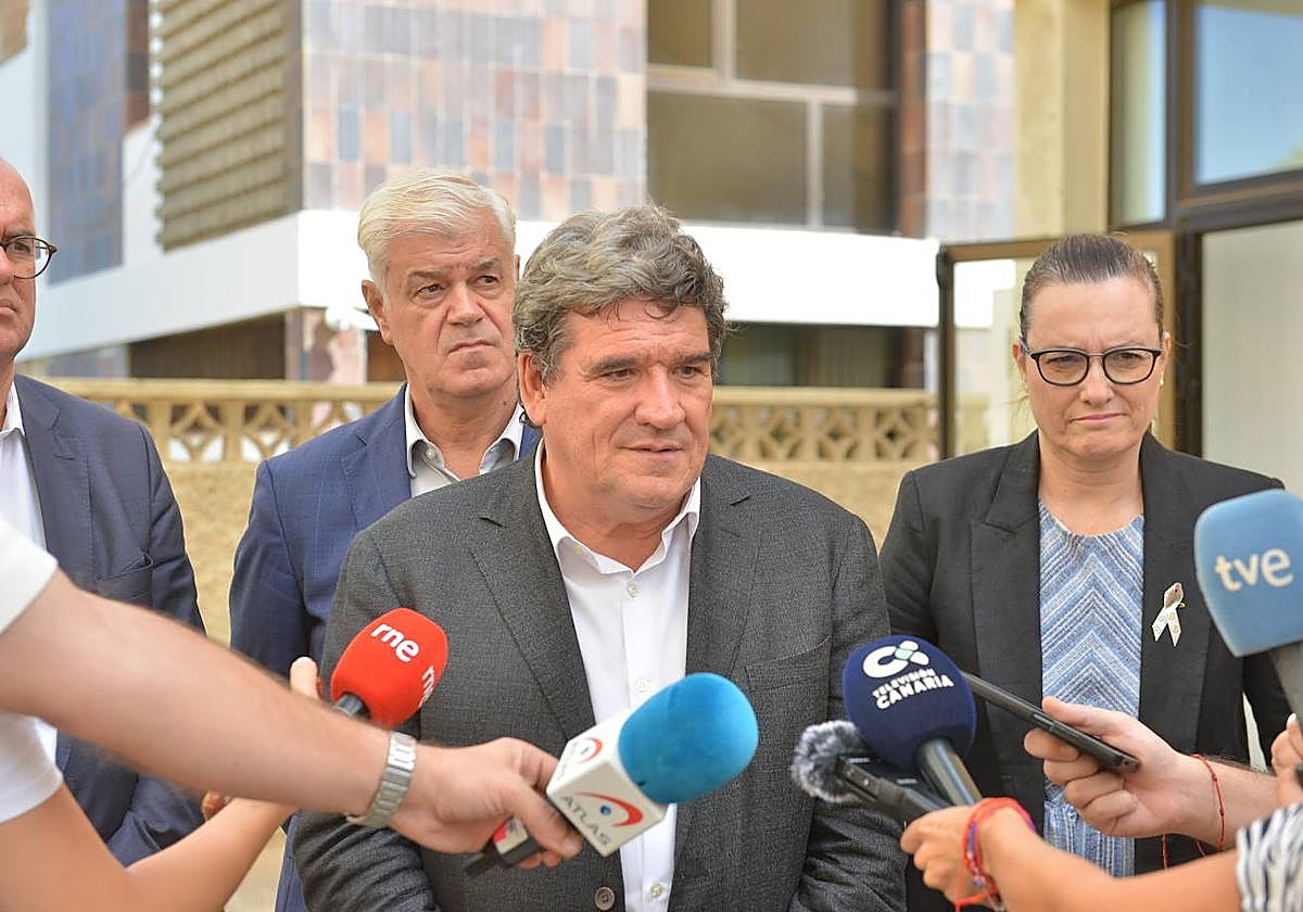 Canarias recibirá del Estado 50 millones para atender a menores migrantes