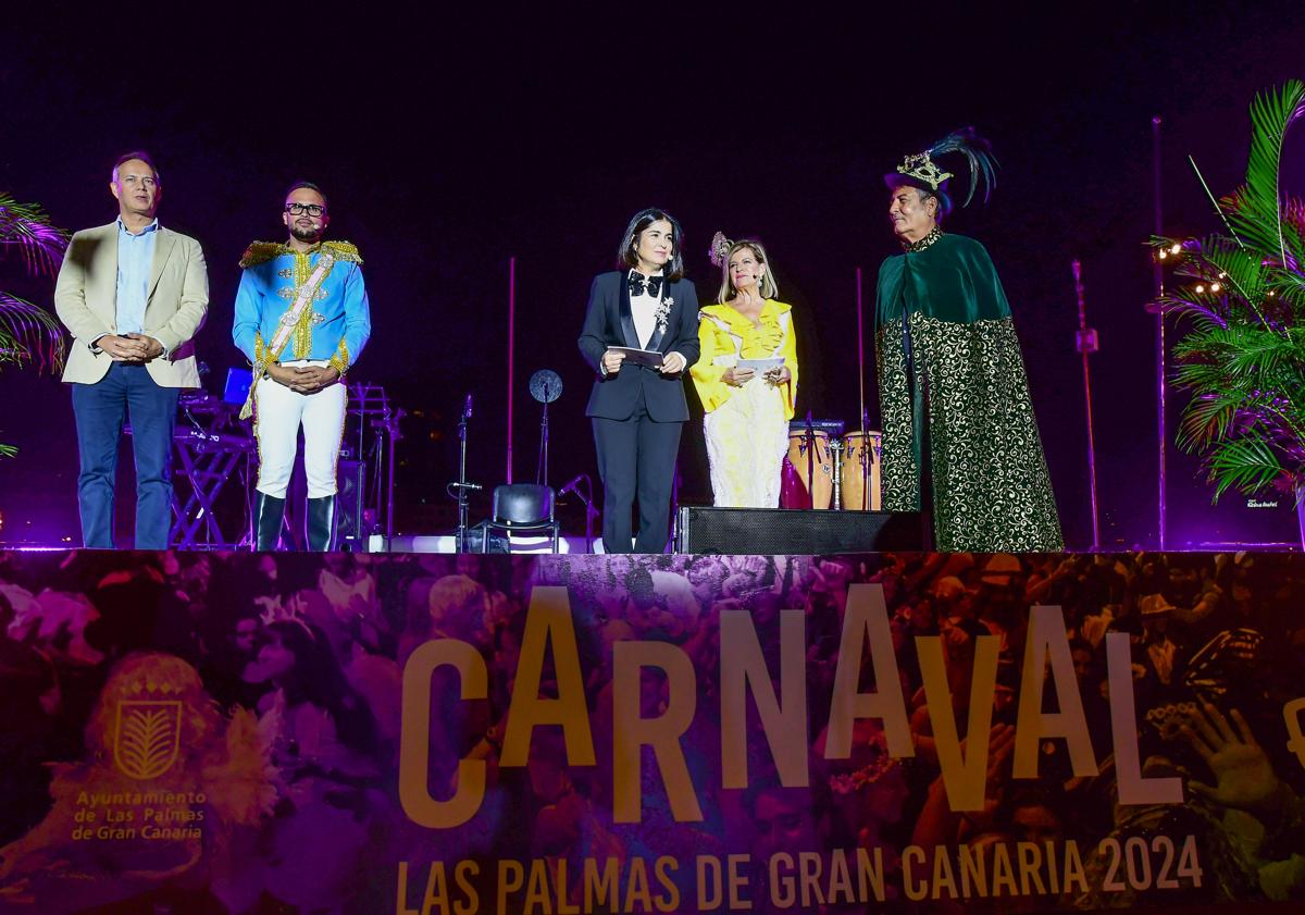 Imagen principal - Diferentes momentos del acto que se celebró en La Puntilla.