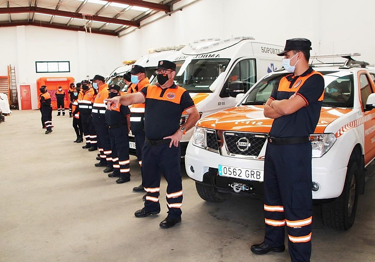 Personal de Protección Civil de Yaiza durante la pandemia.